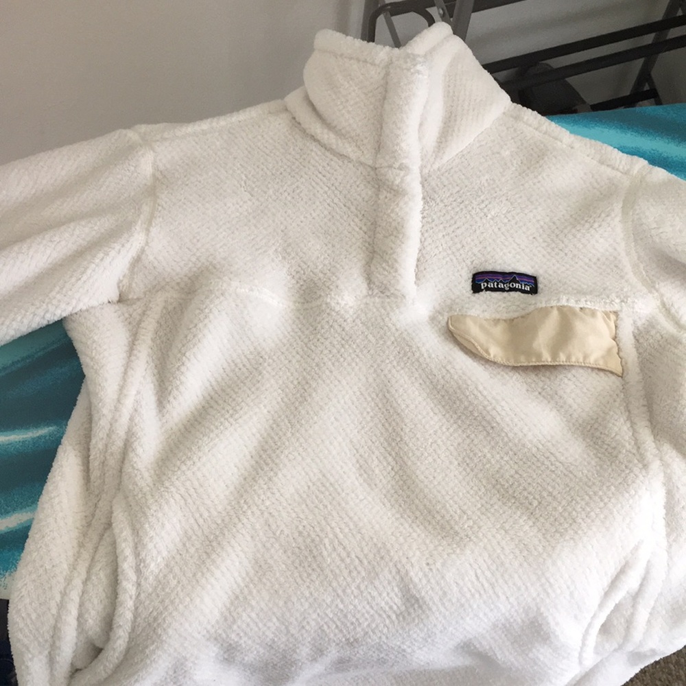 White Patagonia sweatshirt
